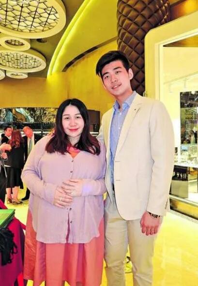 辛奇隆最新状况揭秘 亲近女儿却少有机遇 频频借力何超盈