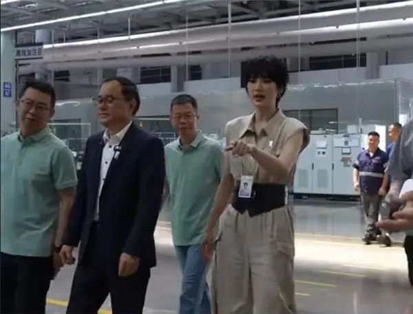 长安汽车董事长朱华荣在回应姚安娜入职阿维塔(图1) 图片