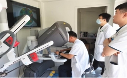 北京清华长庚医院开展达芬奇手术机器人“试驾”体验活动